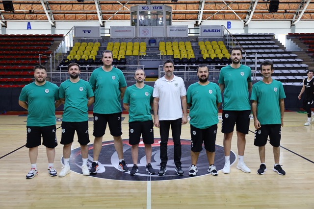 Sakarya Basketbol takımı yeni sezonda şampiyonluk için parkeye indi